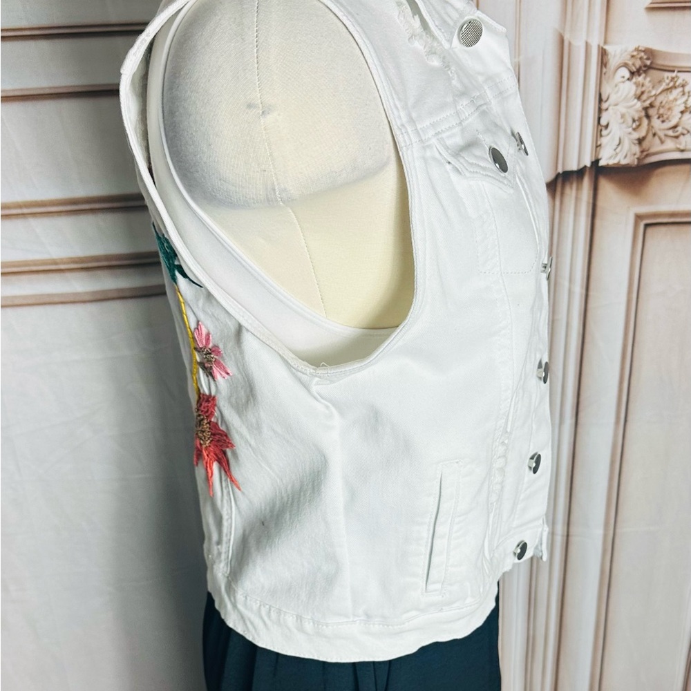 White Embroidered Heart Jean Vest - Floral Back - Picture 11 of 14